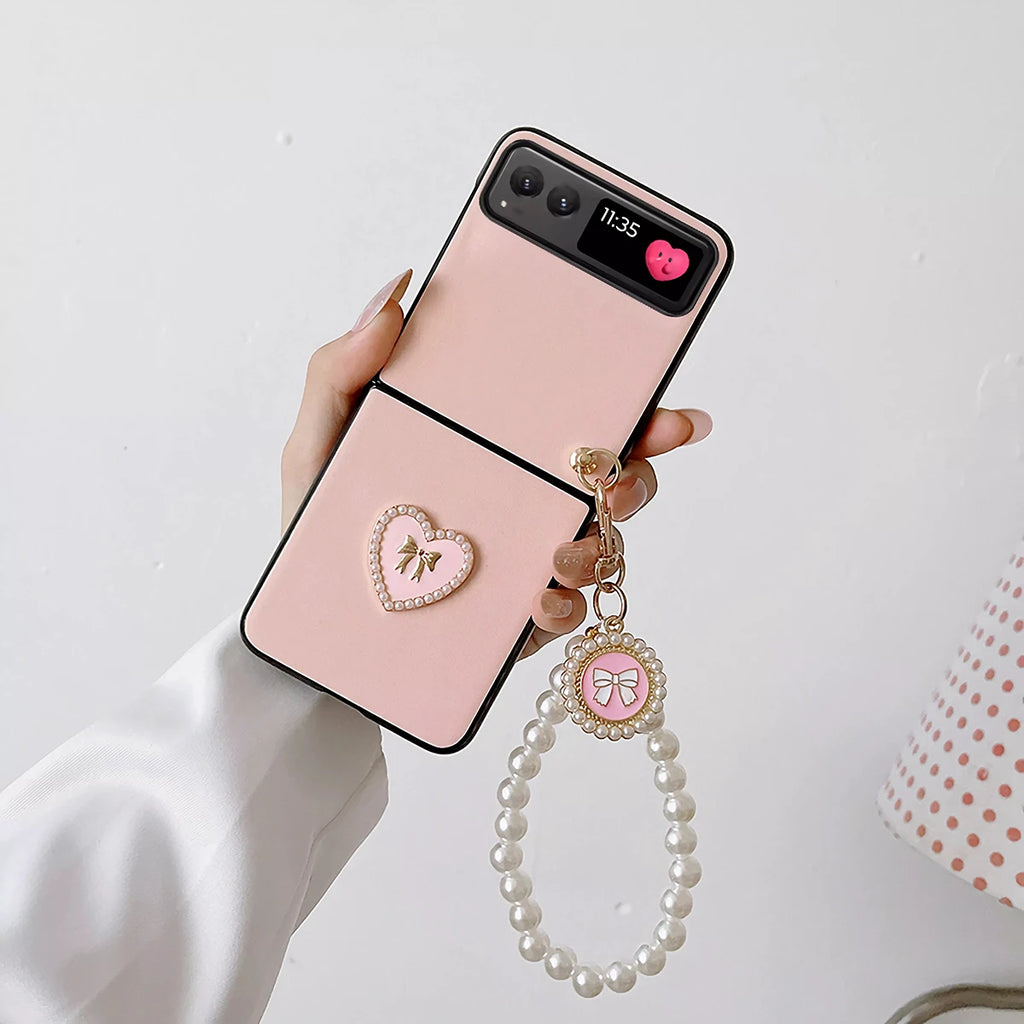 Love Heart PU Leather Phone Case with Bracelet Hard PC Protective Cover for Motorola Razr 2023/Razr 40