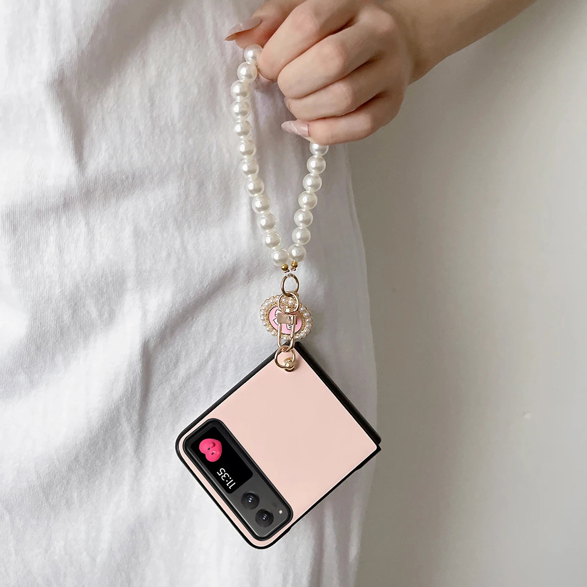 Love Heart PU Leather Phone Case with Bracelet Hard PC Protective Cover for Motorola Razr 2023/Razr 40