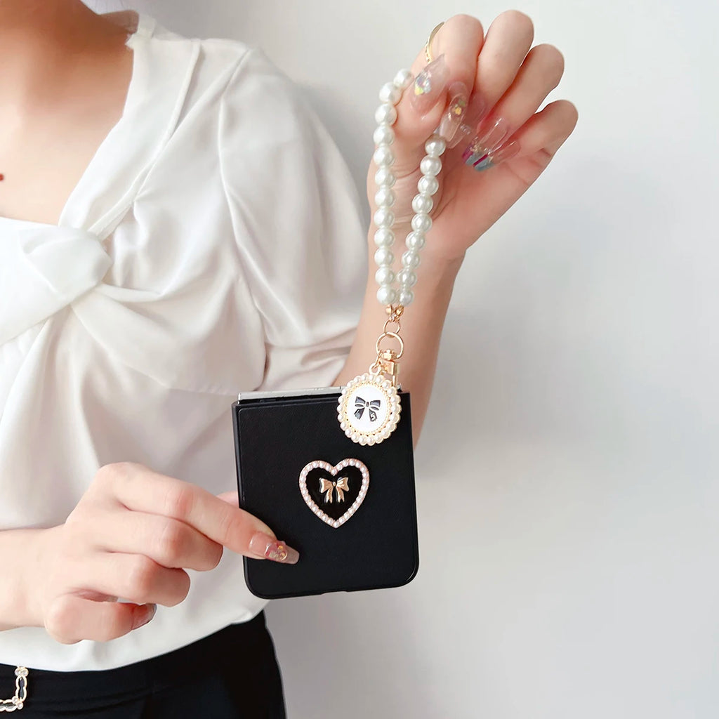 Love Heart PU Leather Phone Case with Bracelet Hard PC Protective Cover for Motorola Razr 2023/Razr 40