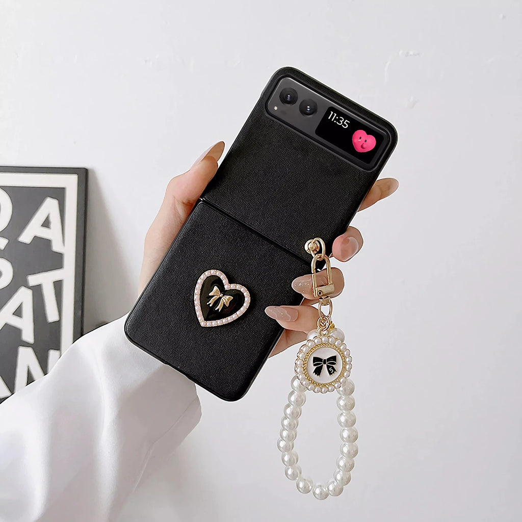 Love Heart PU Leather Phone Case with Bracelet Hard PC Protective Cover for Motorola Razr 2023/Razr 40